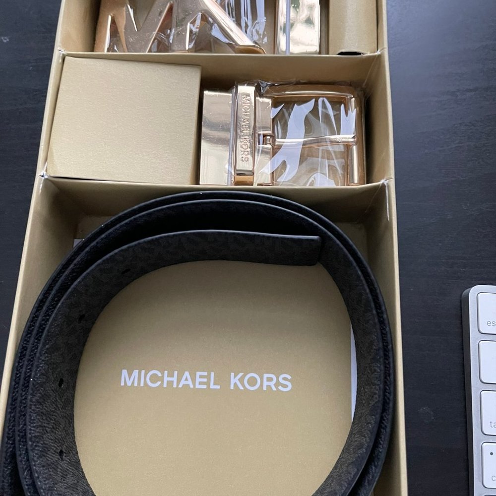 Michael Kors 4-in-1 Logo Box Belt Set